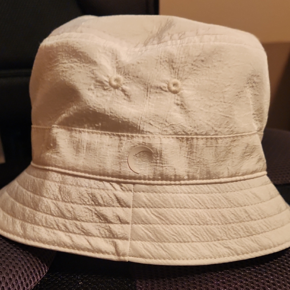 Zyia White Bucket Hat